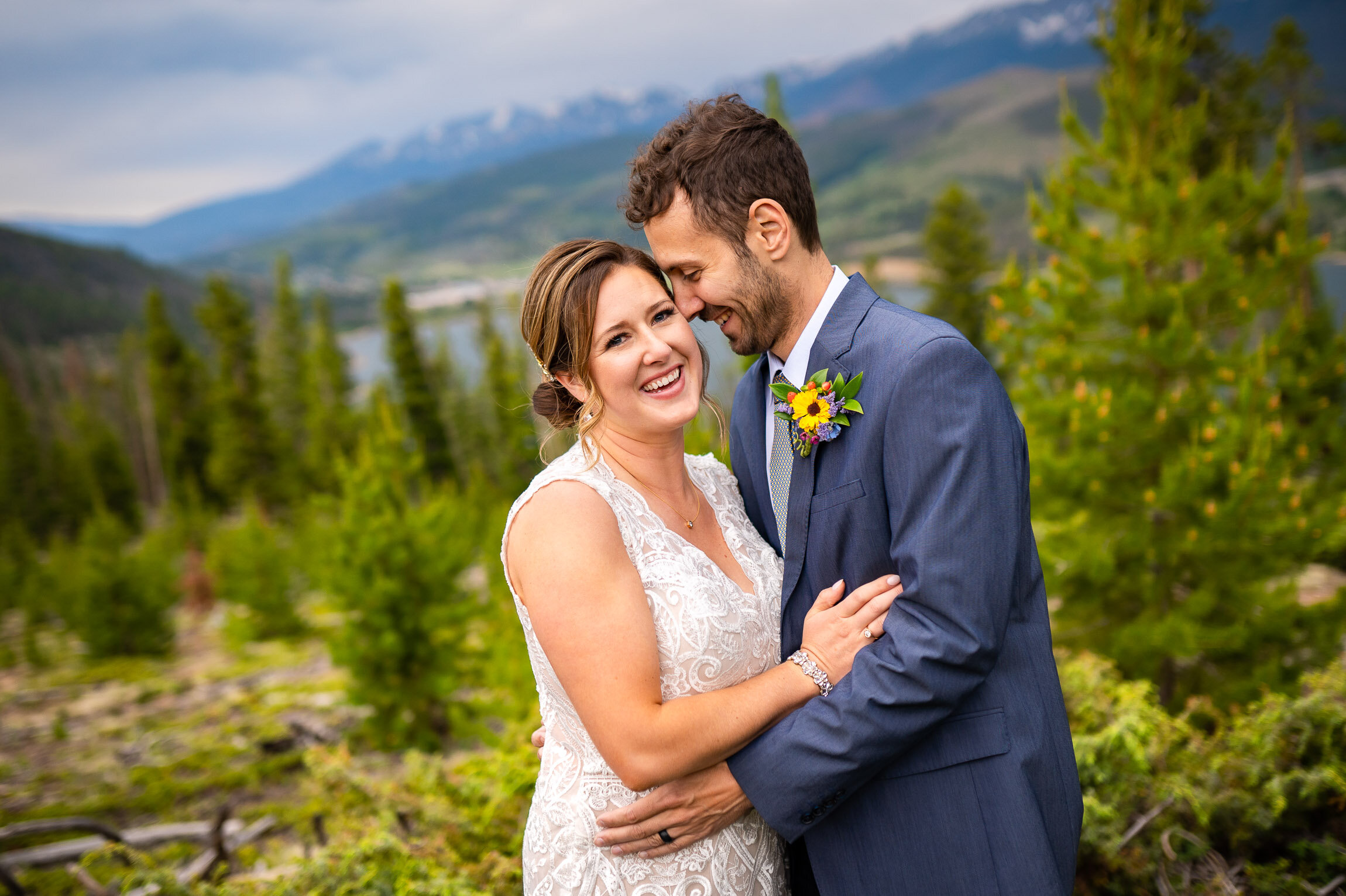 Sapphire Point Overlook, Sapphire Point Wedding, wedding photography, wedding photographer, wedding inspiration, wedding photo inspiration, Sapphire Point elopement, Sapphire Point wedding photos, Sapphire Point wedding photography, Sapphire Point elopement photographer, Summit County elopement inspiration, Mountain wedding, Mountain wedding photos, Colorado wedding photography, Colorado wedding photographer, Colorado wedding inspiration